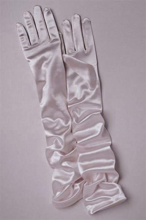 pin by 𝒯 𝒽 𝒶 𝓎 𝓃 𝒶 on lit the bridgertons elegant gloves fashion gloves gloves fashion