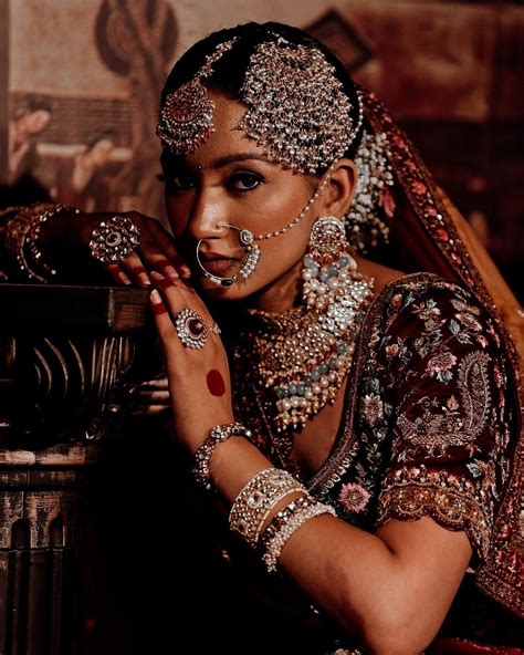 Pin By Aliza On Wedding Photoshoots Indian Bride Poses Bridal Photoshoot Bridal Photography