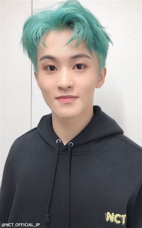 10 Gaya Rambut Terbaru Mark NCT, Kok Mirip Warna Lightstick NCTzen?