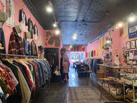 17 Best Toronto Vintage Clothing Stores You Must Visit
