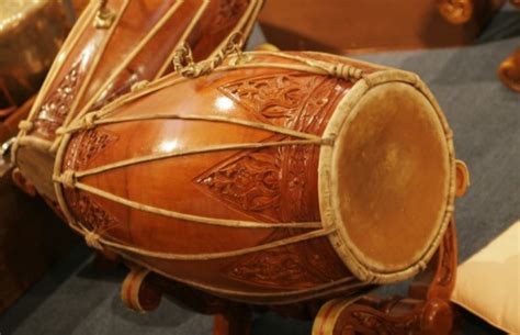 Anda yang sekarang berdomisili di wilayah atau asalnya dari suku daerah tertentu pasti memiliki alat musik zaman dahulu. Gambar Alat Musik Tradisional Beserta Asal Daerahnya - AR Production
