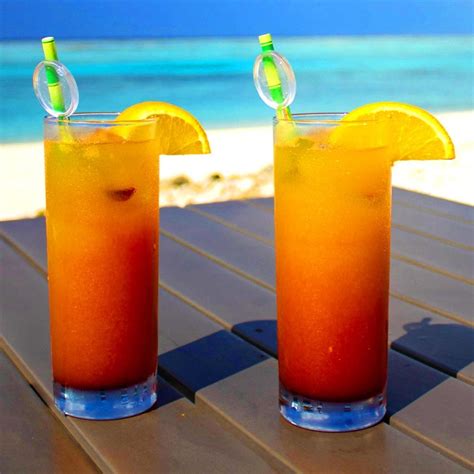An easy recipe for a refreshing coconut rum drink with malibu rum. Recette cocktail Malibu Sunrise | Recette | Recette ...