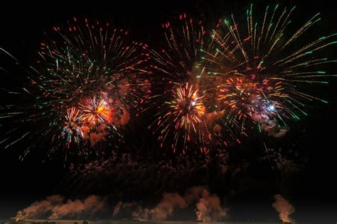 무료 이미지 불꽃 신년의 날 하늘 한밤중 행사 제전 휴일 빛 디 왈리 새해 전날 어둠 축제 휴양 의식