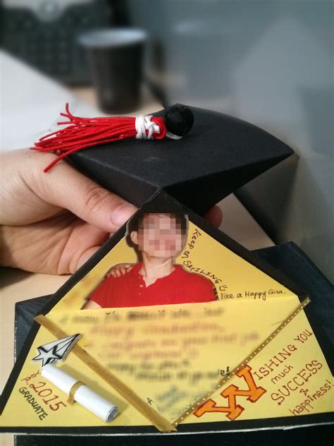 I have a few different versions of this gift card holder. DIY Graduation Card Ideas - Hums of Sum
