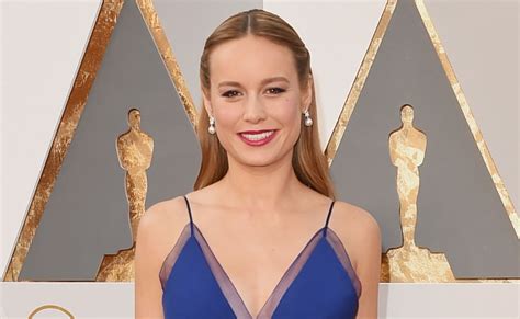 Brie Larson Hugs Sexual Assault Survivors After Lady Gagas Performance At Oscars 2016 Video