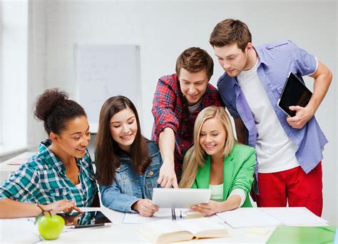 How to study in group? All the tips for group study - Speaky Magazine