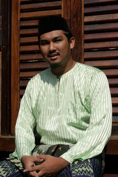 .dan warisan kebangsaan (aswara) mempelawa warganegara malaysia yang berkelayakan dan berumur tidak kurang daripada 18 tahun pada tarikh tutup iklan jawatan untuk memohon jawatan seperti senarai dibawah.kepada sesiapa yang berminat bekerja di sektor kerajaan dan. Rumah Anak Teater: Biodata Pengarah Teater 'SeNaPaS'
