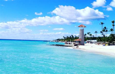 La repubblica dominicana è bagnata a nord dall'oceano atlantico e a sud dal mare dei caraibi. Repubblica Dominicana tra le mete "low cost" preferite dai ...