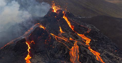 6000 Year Dormant Volcano Erupts In Iceland After At Least 15000