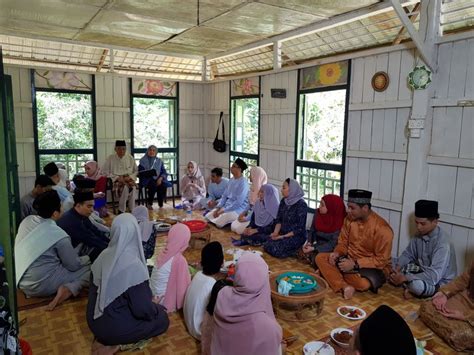 Berikut dikongsikan tarikh penting hari raya aidilfitri (juga dikenali sebagai hari raya puasa) dan hari raya aidiladha (hari raya haji/ qurban) 2021 di malaysia yang akan dikemaskini dari masa kesemasa. Hari Raya Pertama Sahaja Dibenarkan Ziarah Sesama Keluarga ...