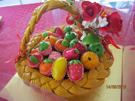 Berikut ini daftar tarian daerah di indonesia lengkap beserta gambar, asal daerah, properti dan maknanya. Anika MyRasa: TART BUAH-BUAHAN DAN BAKUL PASTRY