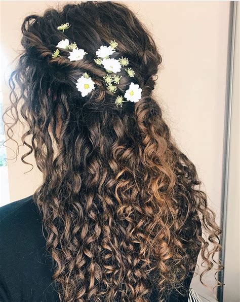 Stunning Wedding Hairstyles For Naturally Curly Hair Wedding