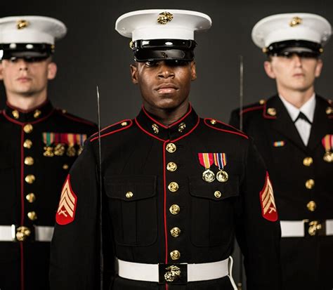 Marine Corps Uniforms Ranks And Symbols Marines Marine Corps Dress
