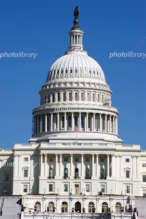 タイダル盆地を反映した米国 ワシントンdc 夜の米国議会議事堂 ポスター 小物などお買い得な福袋