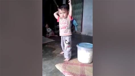 Video Lucu Anak Kecil Joget Jatuh Bangun Dijamin Ngakak Abis Youtube