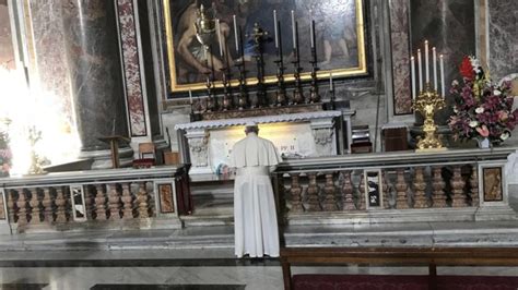 Pope Francis Prays At St John Paul Iis Tomb On Feast Day Vatican News