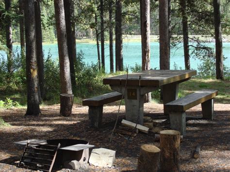 Two Jack Lakeside Campground Albertawow Campgrounds And Hikes