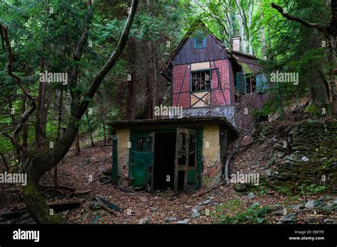 Abandoned House Forest High Resolution Stock Photography And Images Alamy