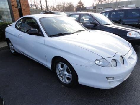 Air conditioning, power windows exterior color: 2001 Hyundai Tiburon Data, Info and Specs | GTCarLot.com