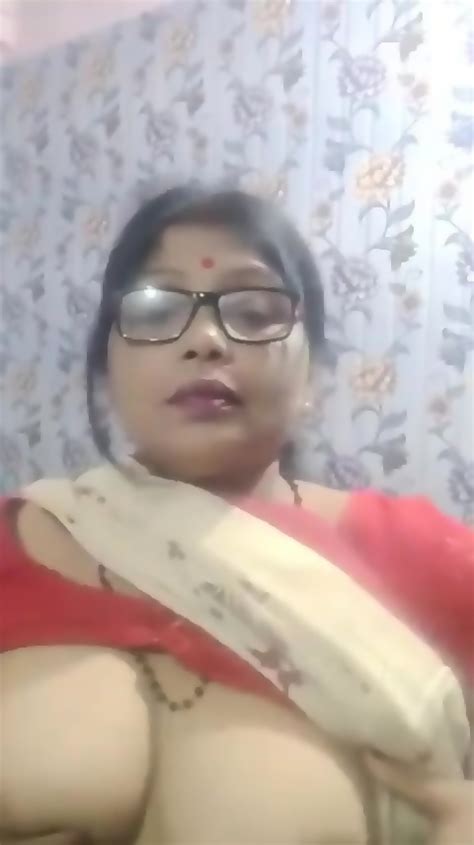 Indian Hot Mature Aunty Shows Her Big Boobs Eporner