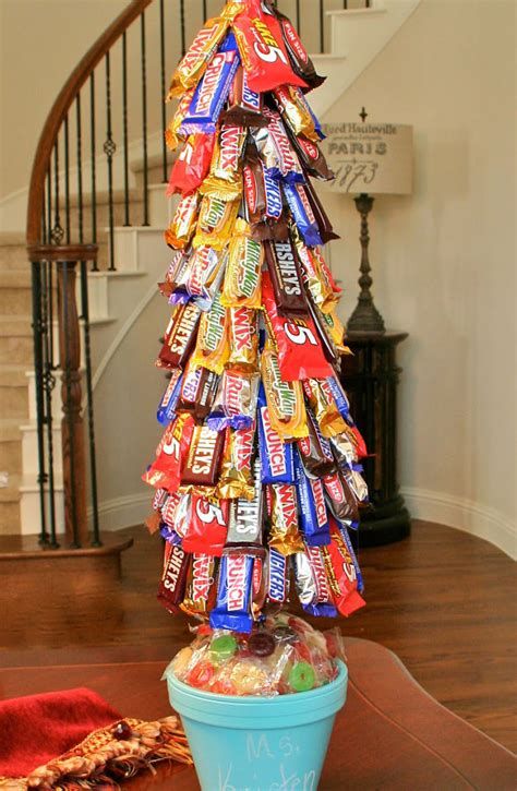 Diy christmas tree ideas that will speak to both your personal creativity and your holiday spirit. DIY Ideas To Make Your Christmas Tree Unique This Year ...