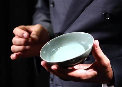 Видео 曹興誠先生演講 科學與佛學 канала 香港翰海藝術集團 (hanhai auction hong kong). 大收藏家曹興誠恢復單身 - Arts & Life News 藝術生活新聞網
