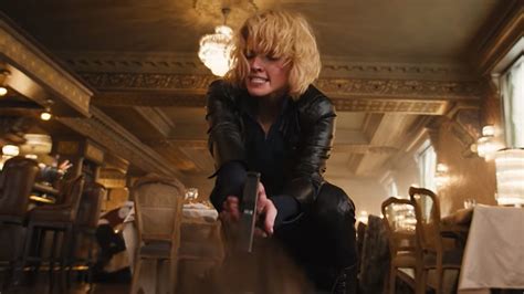 В главных ролях саша лусс, хелен миррен, люк эванс и киллиан мерфи. Luc Besson's New Assassin Actioner 'Anna' Looks Ultimately ...