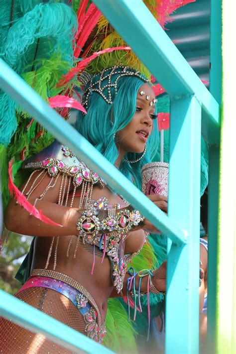 rihanna en el carnaval de barbados de 2017 woman