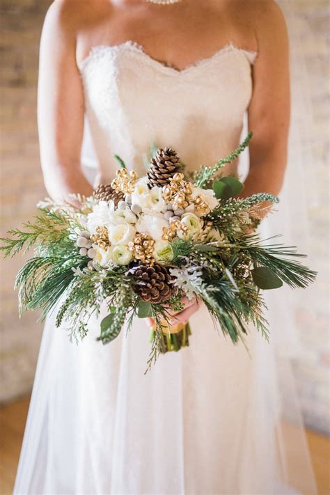 30 chic winter wedding bouquets for 2021 2022 rosesandrings