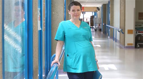 Maternity Scrubs Boost Comfort Levels For Pregnant Doctors Au