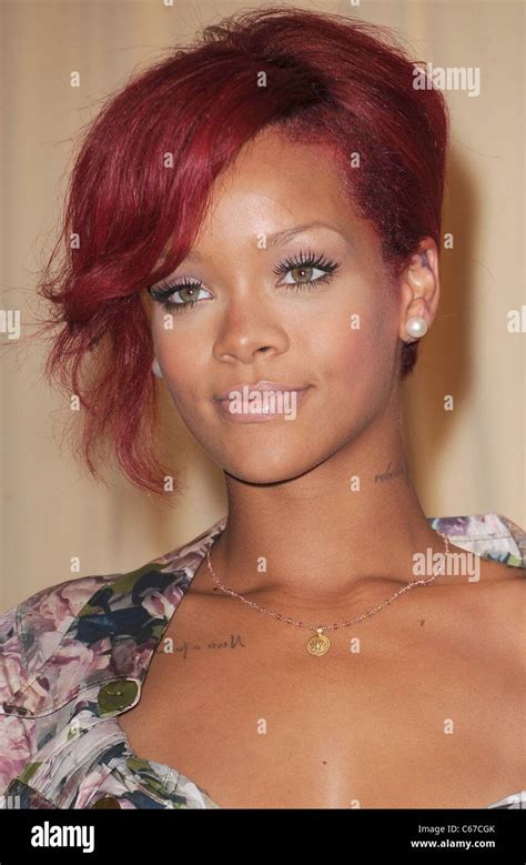 Rihanna At Arrivals For Rhianna Book Signing For Rhianna Last Girl On Earth Barnes And Noble