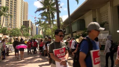 As Strike At Hawaii Hotels Drag On Visitors Ratchet Up Complaints