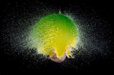 High Speed Photography Captures The Precise Moment When Water Balloons