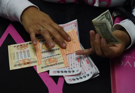 And now, what we have all been waiting for, here is 2.5 billion in numbers: Who won the $1.6 billion Powerball jackpot? - CBS News