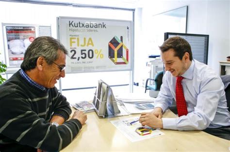 La asociación hipotecaria española (ahe), es una organización integrada por los bancos, cajas de ahorros, cooperativas de crédito y establecimientos financieros de crédito que tienen una mayor. Más de la mitad de nuevas hipotecas se firma ya a tipos ...