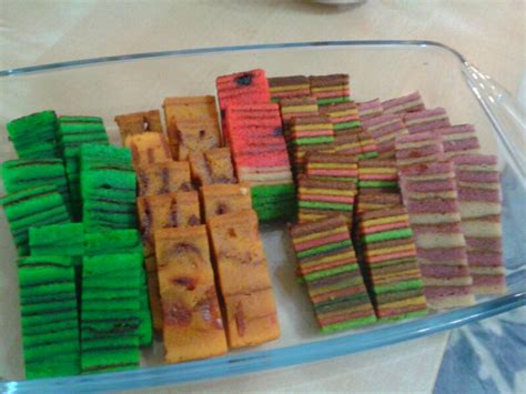 See examples from the bakers at kitchen confidante! Just My 2 Cents....: Review penuh Kek Lapis Sarawak 2015