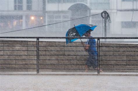 Derzeit laufen noch etwa 35 unwetterbedingte einsätze. Unwetter in Süddeutschland - Bahnhof in Reutlingen gesperrt - DER SPIEGEL