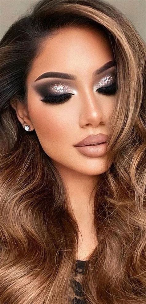 Stunning Makeup Looks 2021 Glitter And Smokey Glam Look In 2021