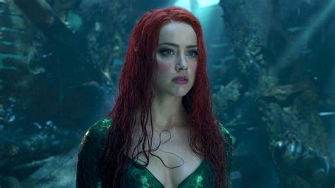 How A Green Screen Backpack Let Aquaman S Amber Heard Enjoy Breaks Ft