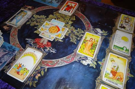 There are 22 major and 56 minor arcana. The Types of Tarot Decks - Tarot Prophet