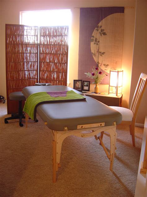 reiki healing very nice reiki room decoração de consultórios decoração de salas de massagem