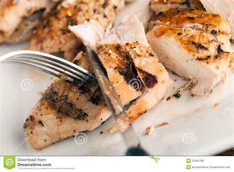 We've got you covered whether it's a traditional roast, a flavourful curry or a comforting pie you're after. Slicing Grilled Chicken Royalty Free Stock Photos - Image: 32465788