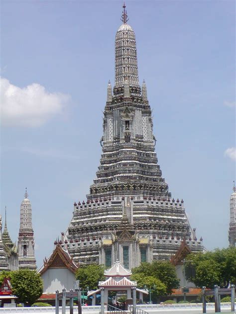 Wat Arun Ratchawararam Ratchawaramahawihan Or Temple Of The Dawn