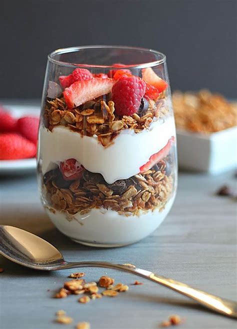 Let the oats soak in the fridge until the morning, then top with berries. Sweet & Savory Breakfast Recipes | Hello Fashion