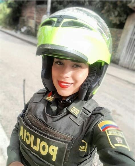 Pin De Rosle Bin Manap En Militar En 2020 Mujer Policía Chicas Del