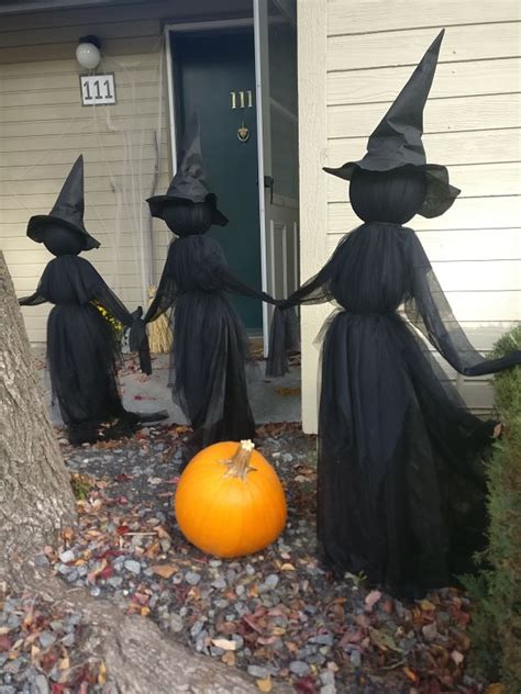 12 Super Cool Outdoor Halloween Decorations For Your Yard In 2020