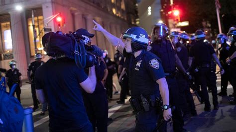 Police Shove Make Ap Journalists Stop Covering New York Protest Huffpost Latest News