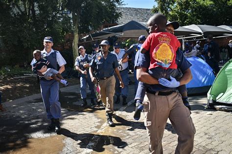 Pics Video Chaos As Police Forcibly Remove Refugees From Pretoria Unhcr The Citizen