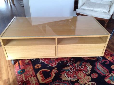 Many of our coffee tables, console tables and side tables have a shelf on which you can store your magazines in order to free the tabletop. Coffee table Ikea Boksel 119x79 Oak veneer on wheels | in ...