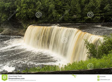 Tahquamenon Falls Stock Image Image Of Tahquamenon Trees